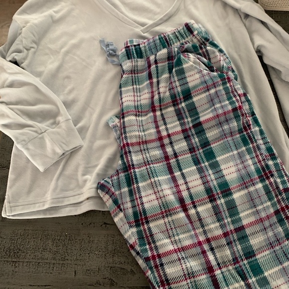 Plaid Medium Pajamas Set - Gray and Green, EUC, Celebes feel velour stretchy - Picture 2 of 3
